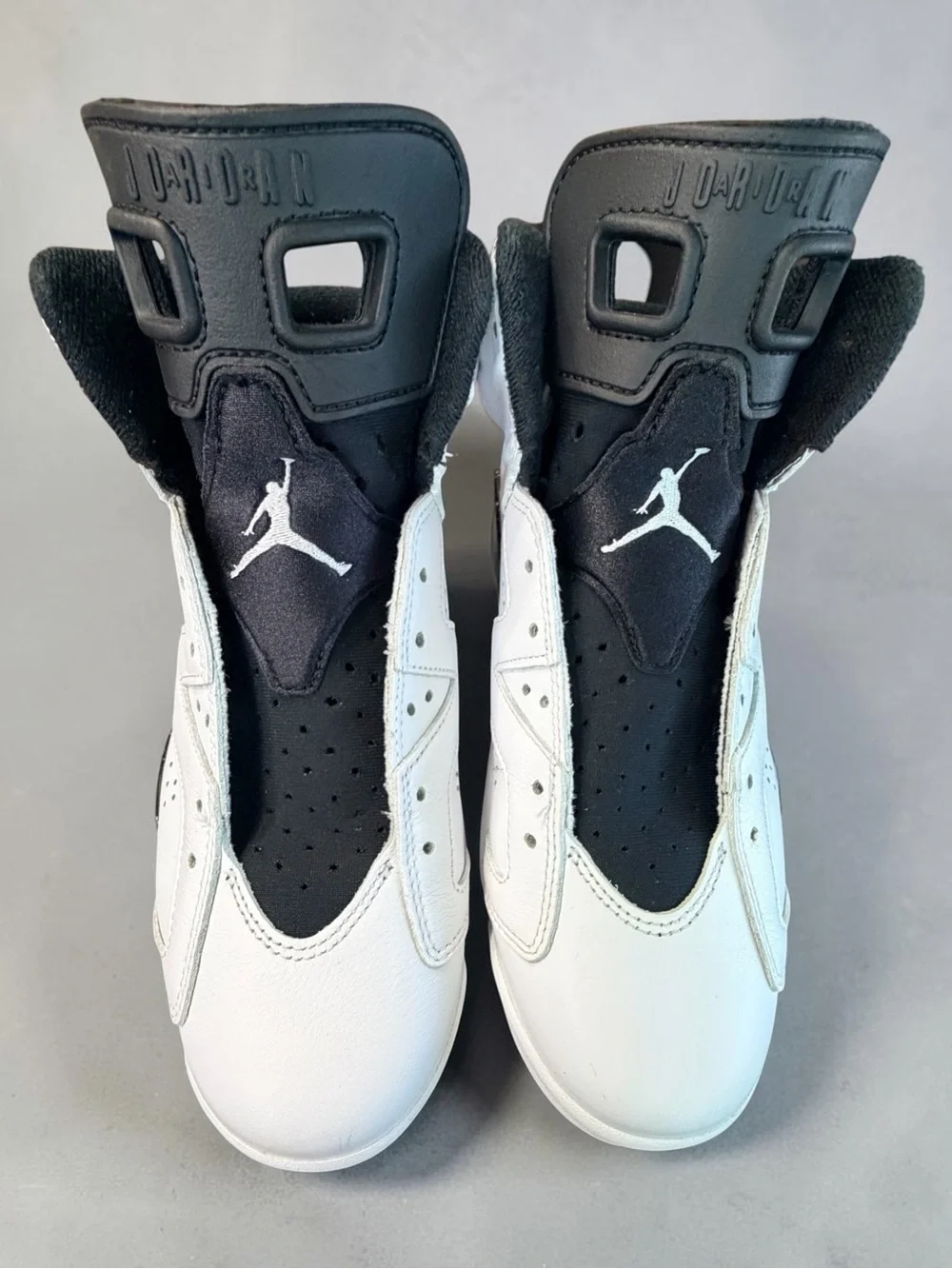 Air Jordan Oreo White and Black Retro High-Top Sneakers size 8.5